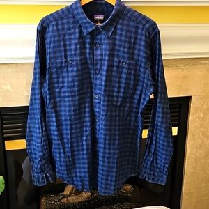 Patagonia Light Weight Organic Cotton Flannel Shirt Men's size Med
